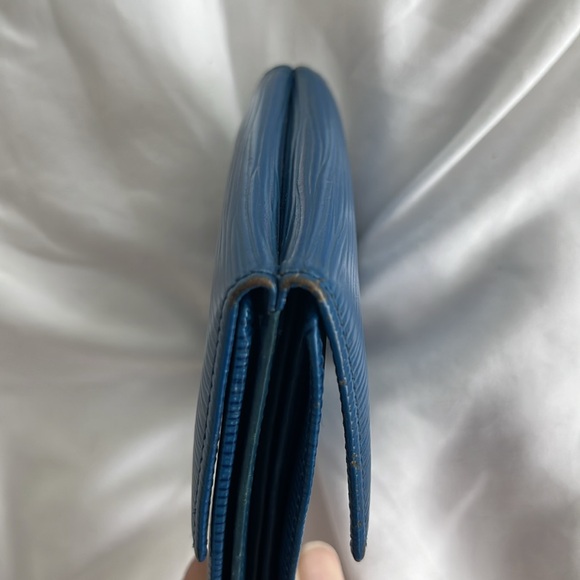 Louis Vuitton Vintage Epi Leather Wallet - Picture 9 of 10